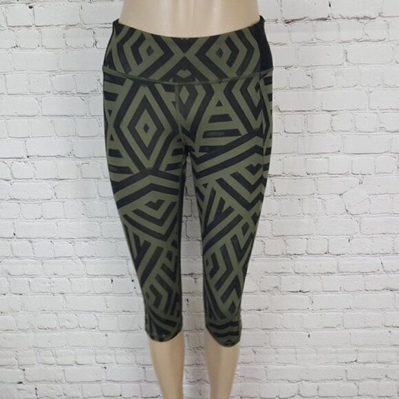 Lululemon Chevron Fatigue Clip-In Crop pants Green 4 - Picture 3 of 10